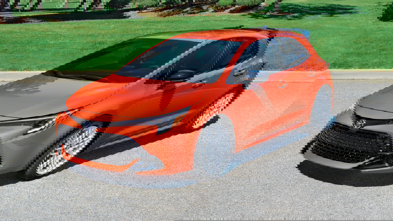 This Toyota Corolla Proves White Wheels Are Just Cooler