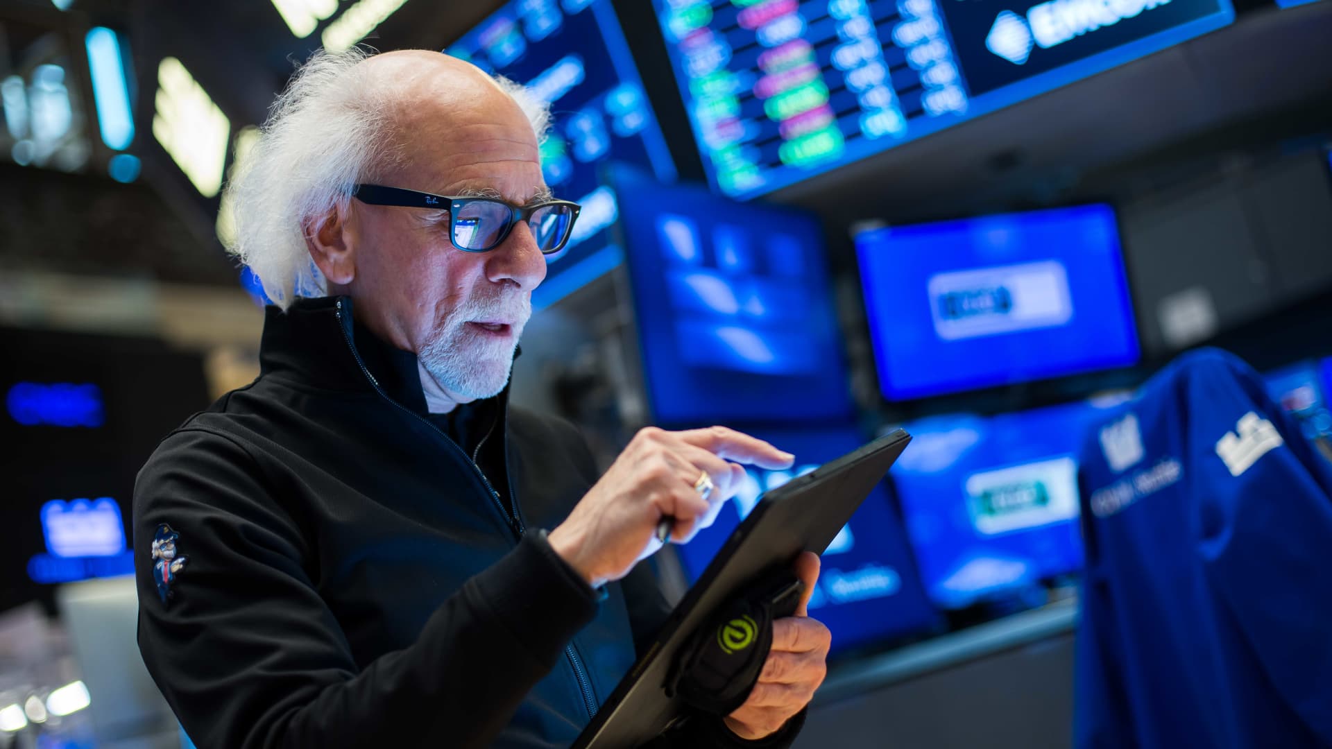 10-year Treasury yield falls after jobless claims increase