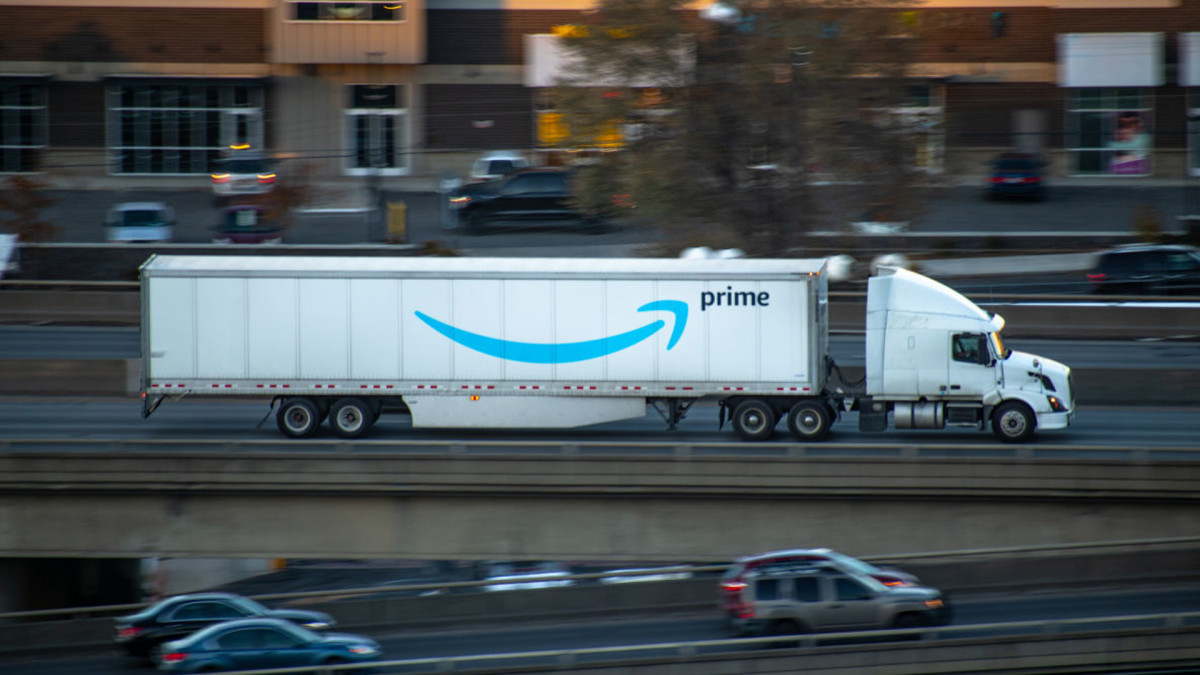 Amazon is selling a $60 magnetic portable charger for $36 that shoppers say is ‘credit card thin’