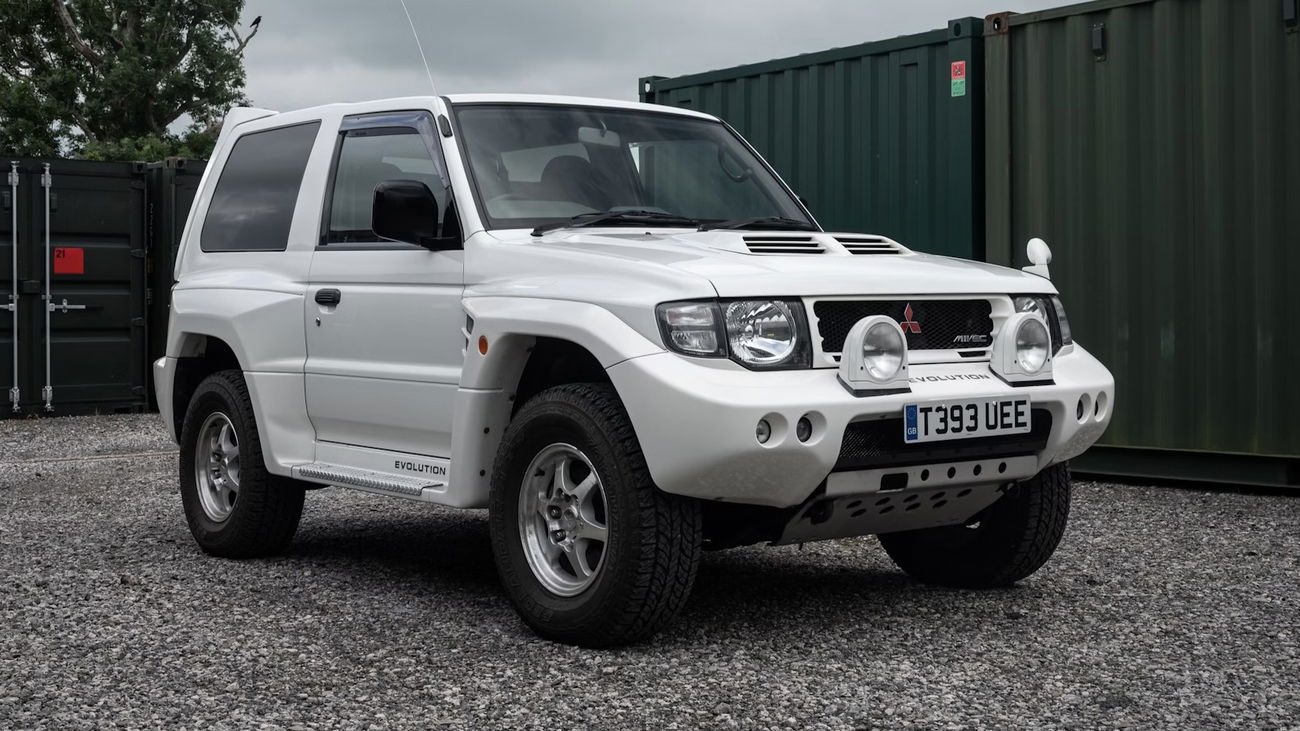 Live Out Your Dakar Fantasies With This Mitsubishi Pajero Evo
