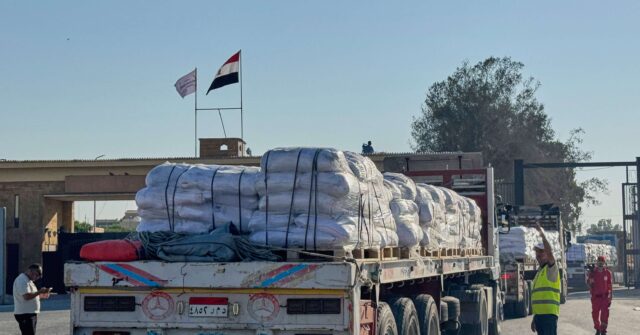 Report: More than Half of Aid Trucks from Egypt to Gaza Looted Sunday
