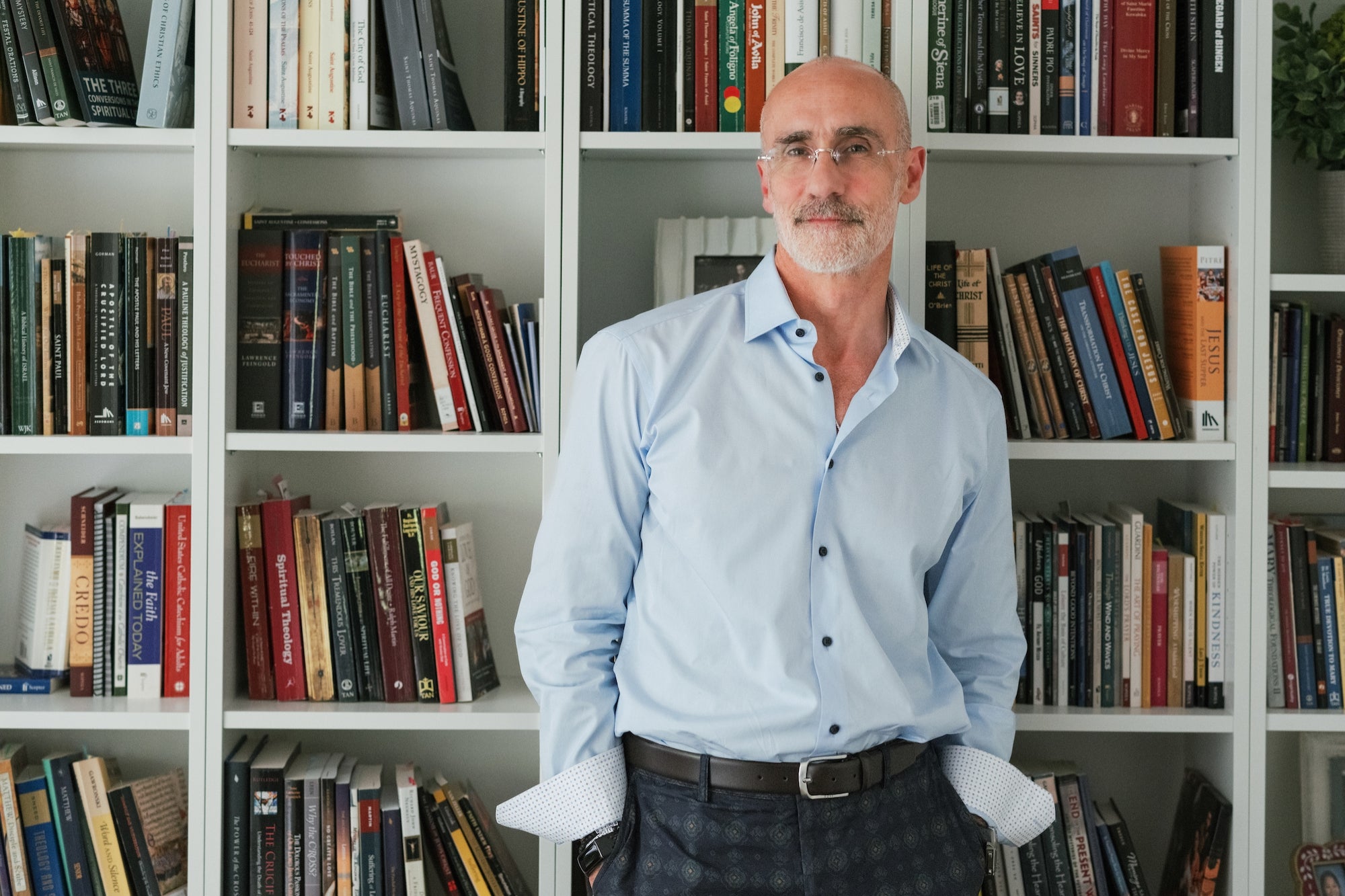 This Happiness Expert at Harvard Business School Reveals the ‘Big Mistake’ You’re Making — Plus the Money and Career Secrets That Lead to Real Satisfaction