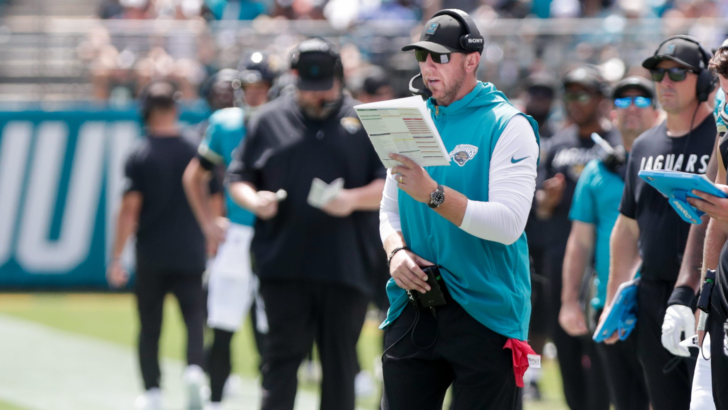 Jaguars Liam Coen reacts to Robert Saleh’s signal-stealing comments