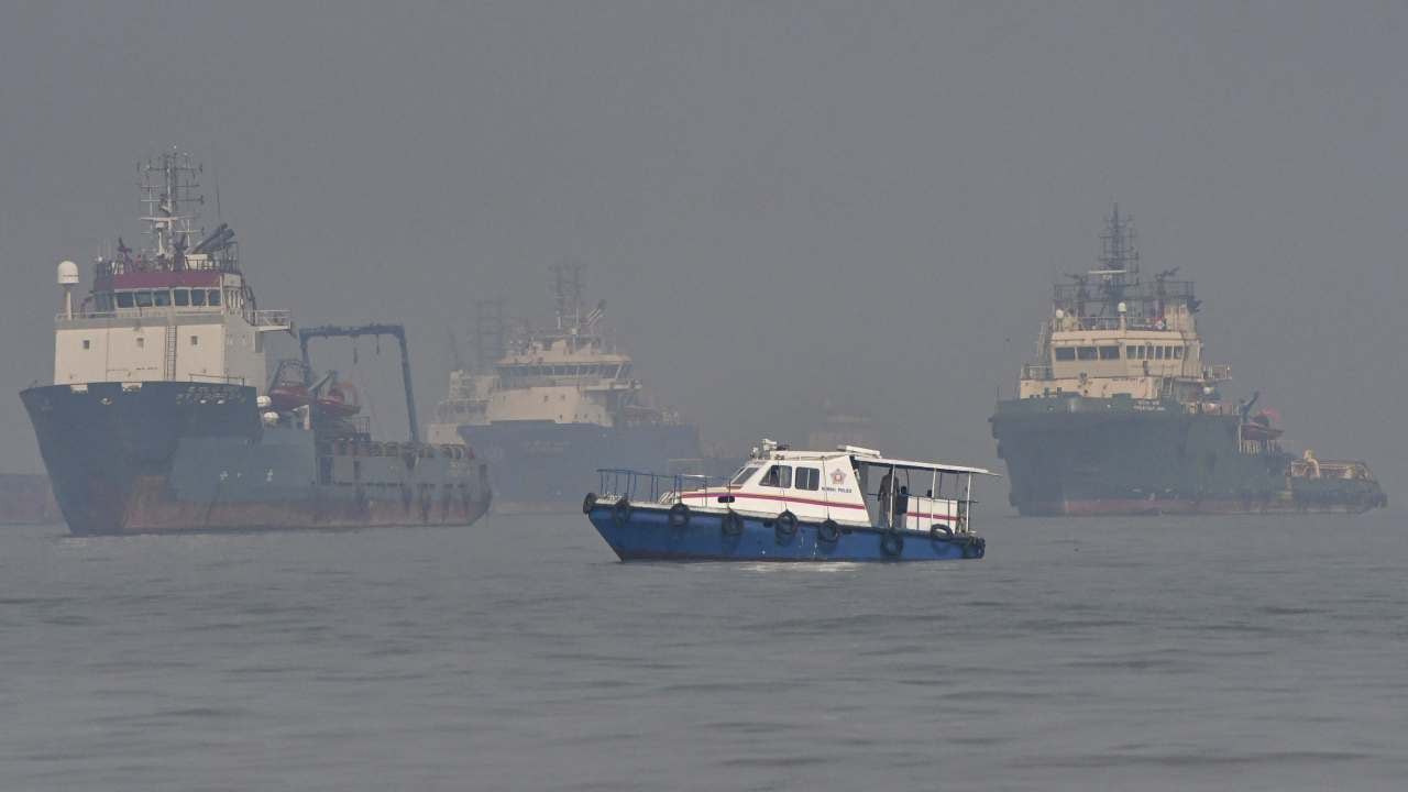 Boat from Myanmar with hundreds of migrants capsizes off Malaysia; 1 body found, 10 rescued