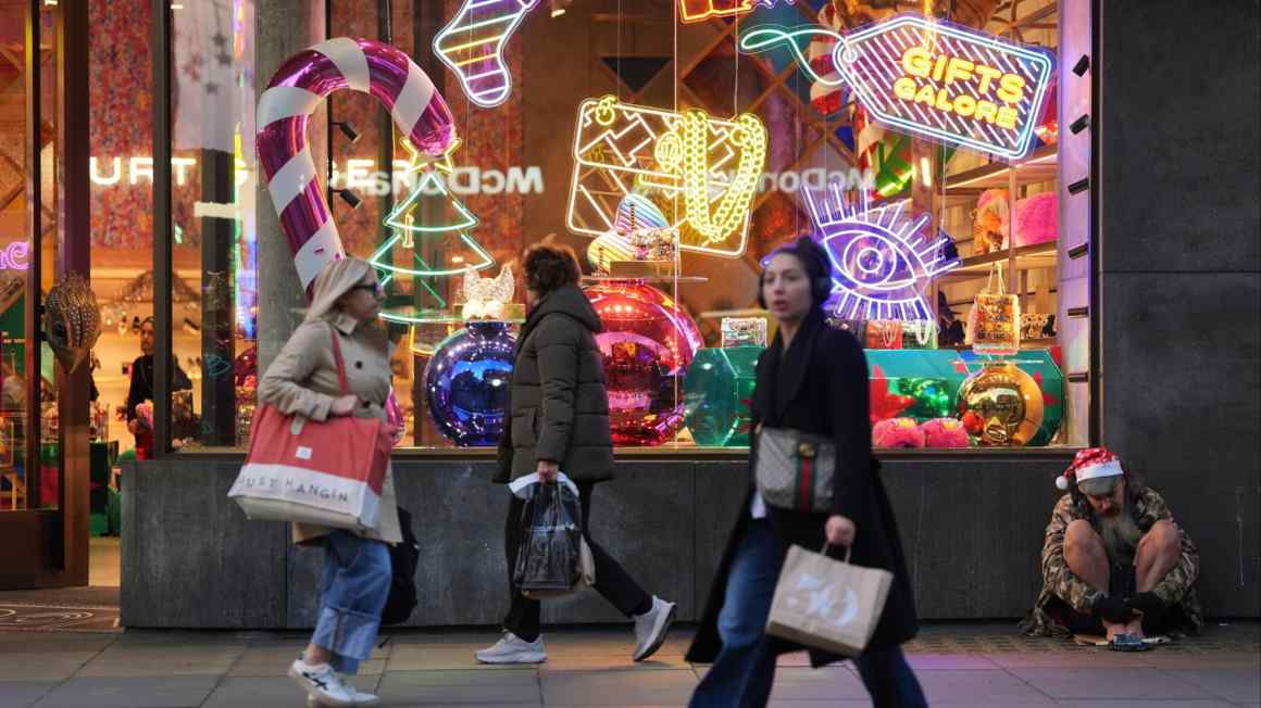 UK retail sales drop unexpectedly as economy struggles