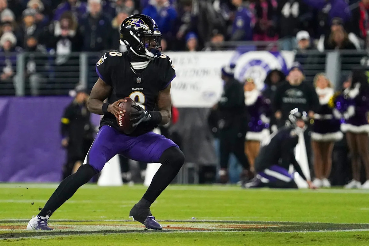 Lamar Jackson injury update: Ravens QB injures back vs. Patriots