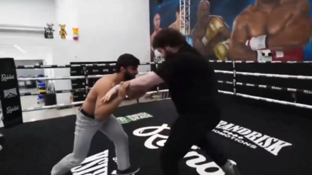 Arman Tsarukyan grapples 6ft3 MMA YouTuber twice his size with $20,000 on the line