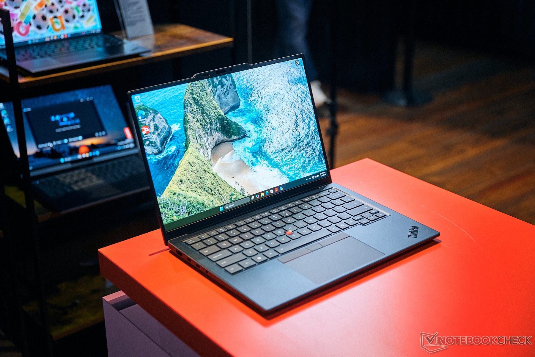 What was old is new again: Hands-on with the new Lenovo ThinkPad X1 Carbon Gen 14