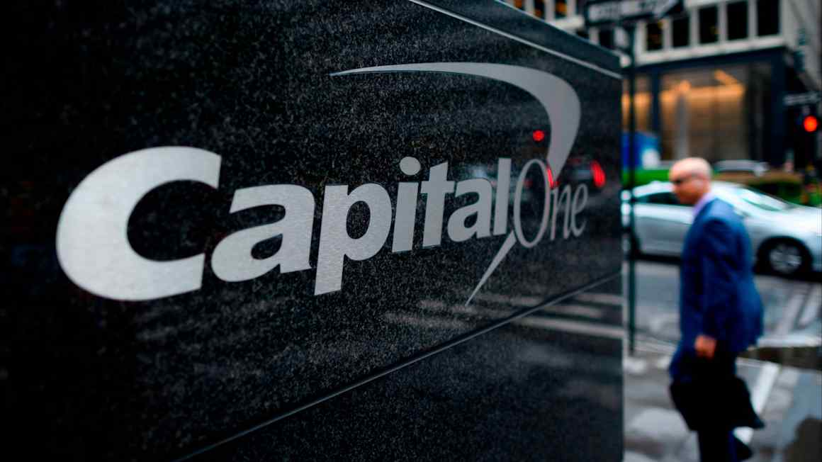 Shares in US credit card issuers slide after Trump calls for 10% rate cap