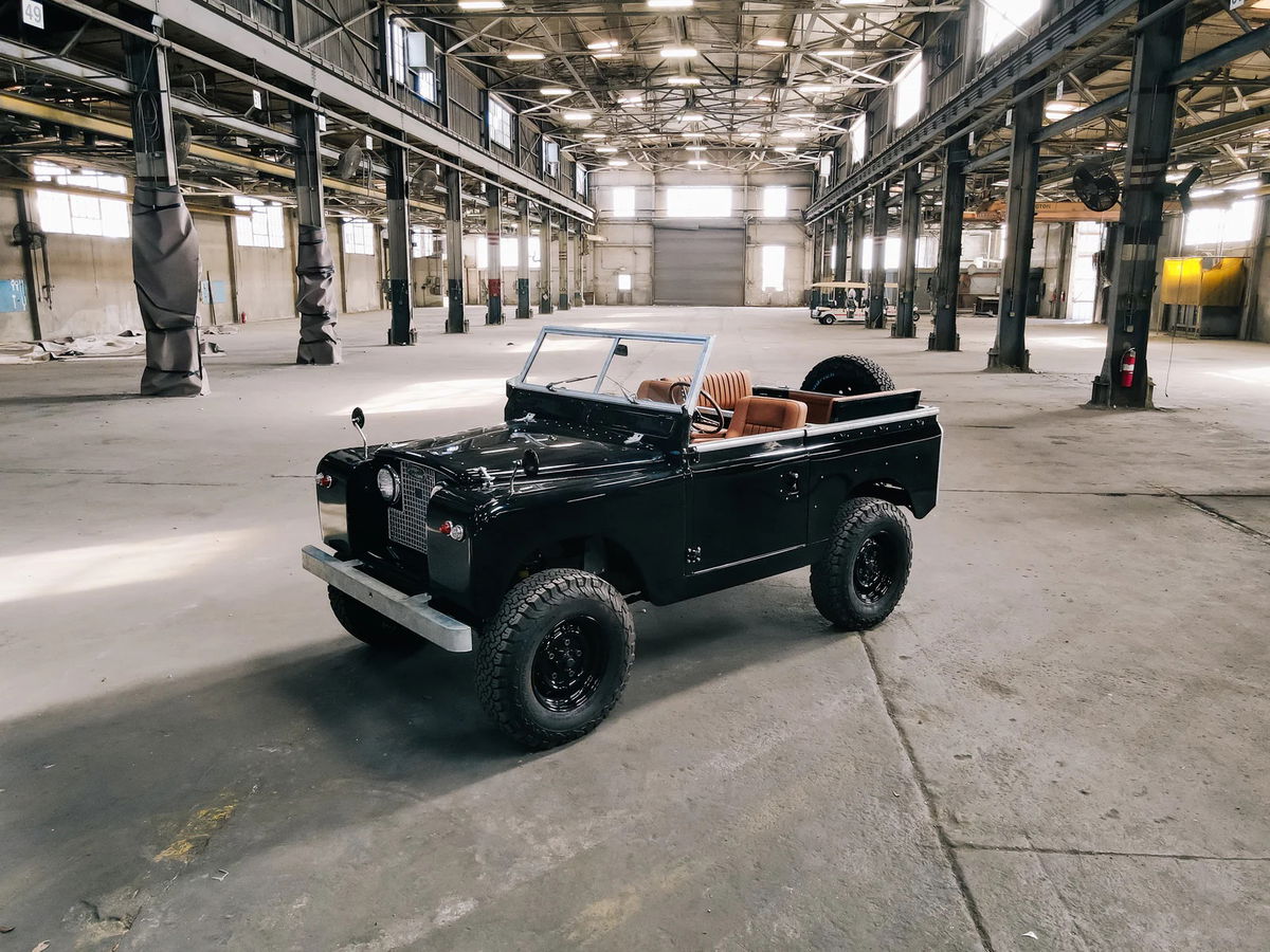 Land Rover Himalaya Restomod Hides GM LS3 V8