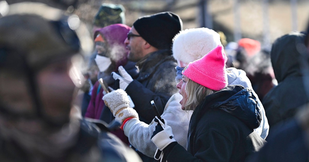 Live updates: Minneapolis officials investigating reports of shooting involving federal law enforcement