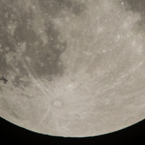 Lawmakers ask what it would take to “store” the International Space Station