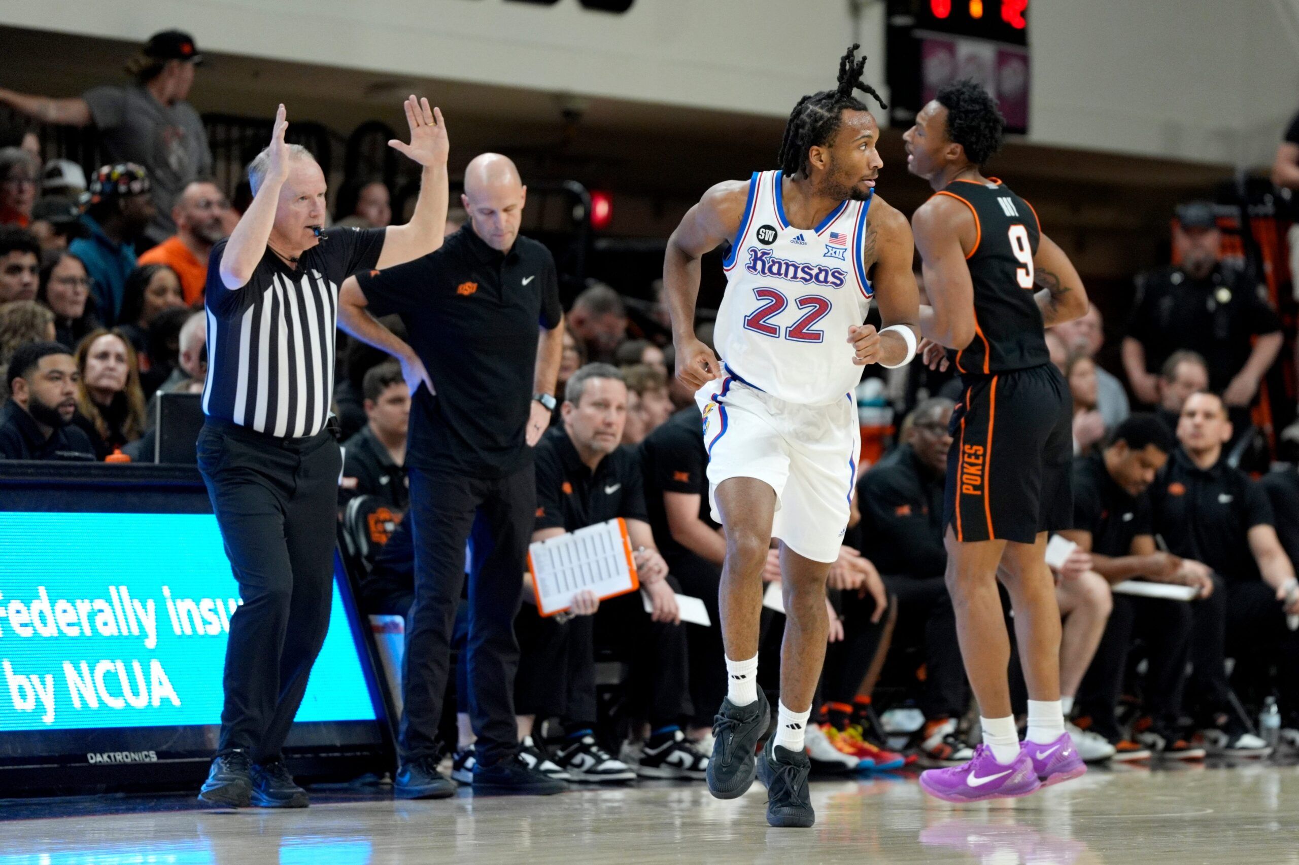 NCAA Insider Makes Feelings Clear on Whether Kansas Star Darryn Peterson Is ‘Faking Injuries’ or ‘Load Managing’