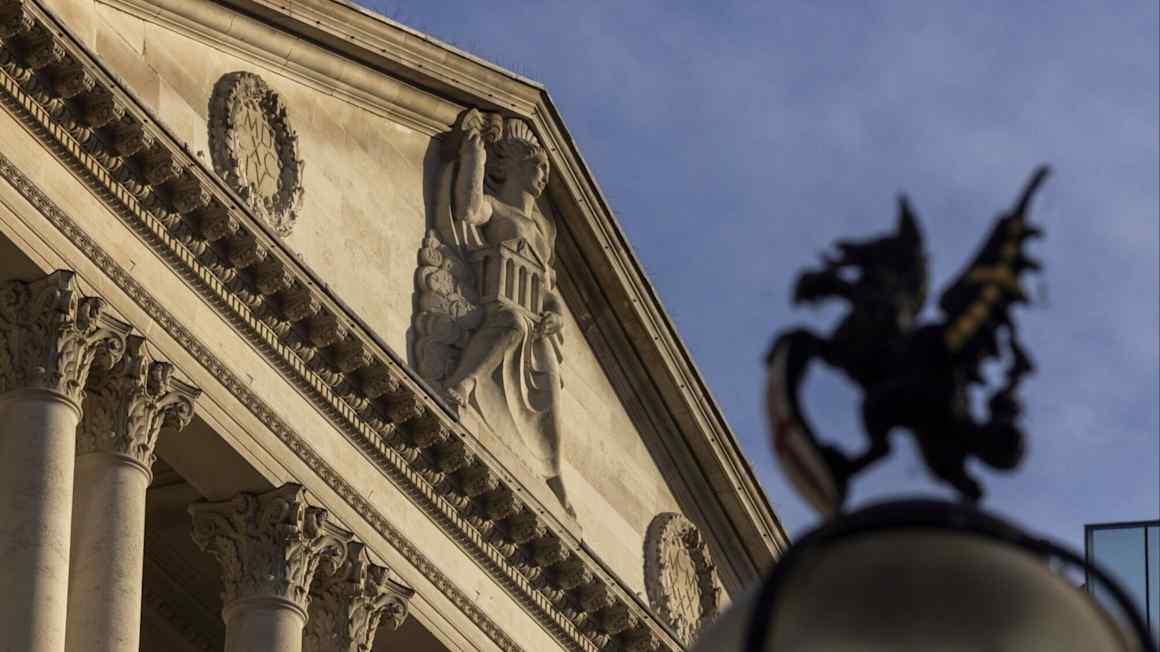 Global bonds slump as Iran war upsets rate-cut bets