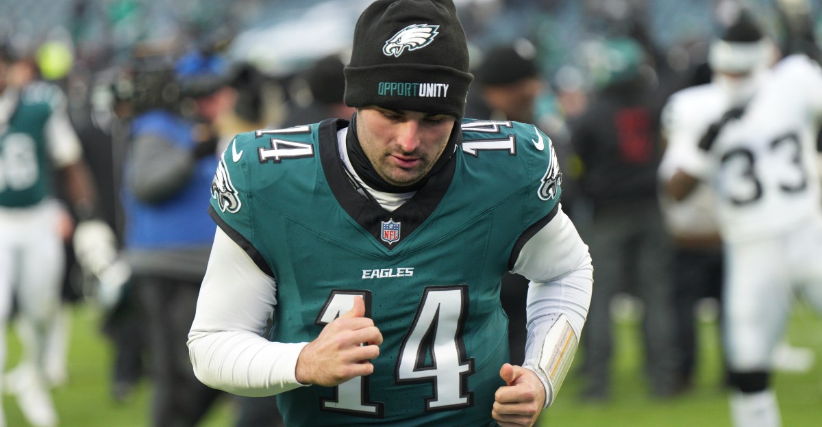 Sam Howell signs with Eagles’ division rival