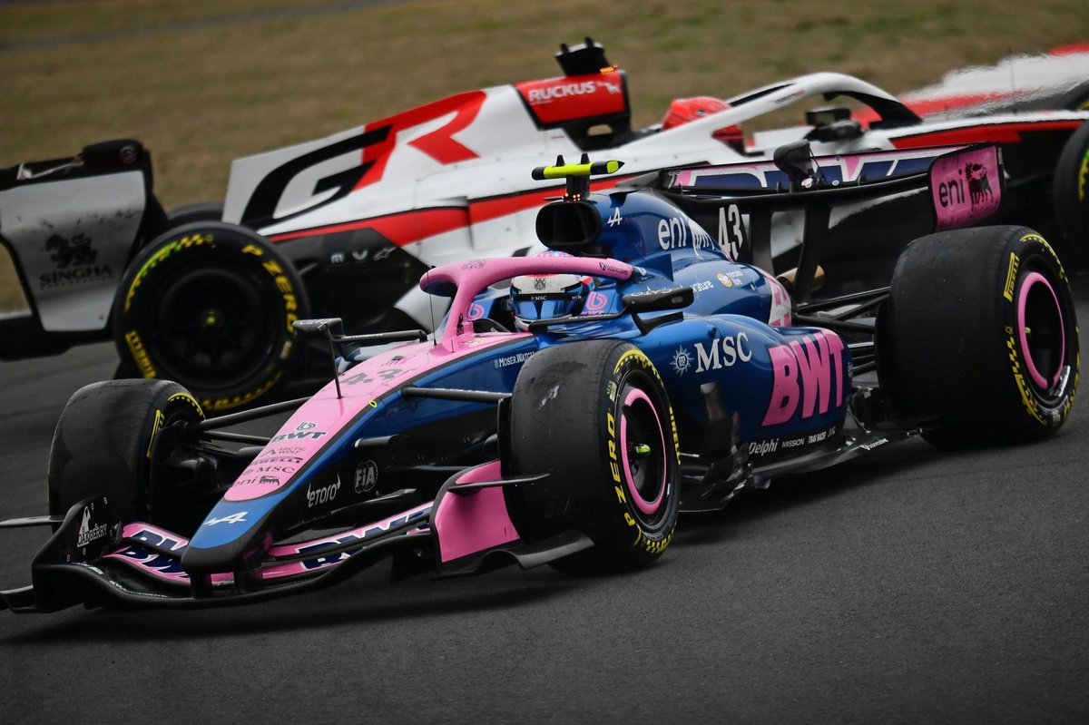 Fans told ‘don’t send death threats’ as Esteban Ocon apologises for Franco Colapinto clash