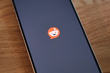 Reddit wants to check if you’re using the iPhone’s Face ID camera
