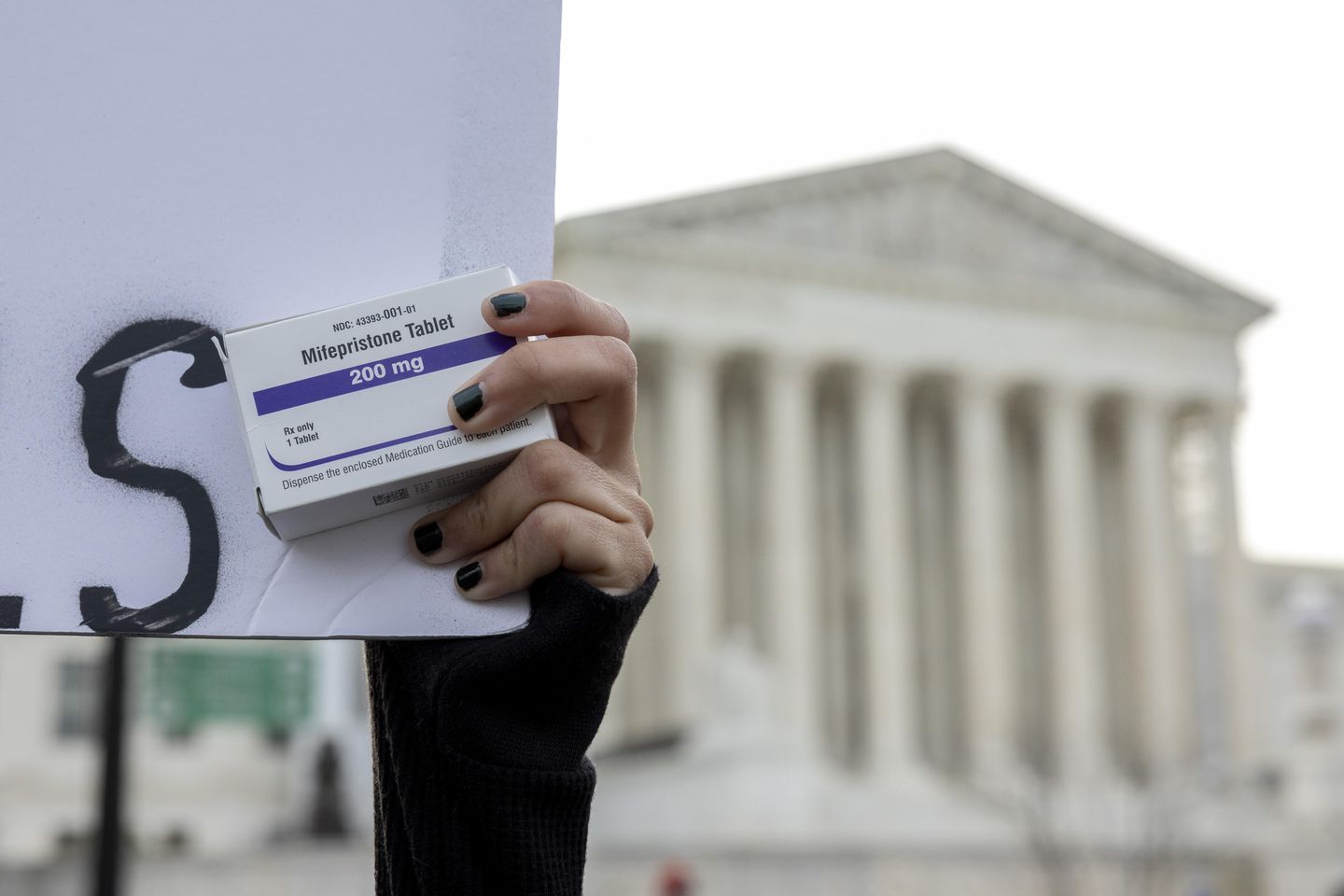 Pro-lifers sound alarm over mail-order pills surpassing abortion travel