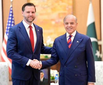 Vance, Iran delegation begin peace talks in Pakistan