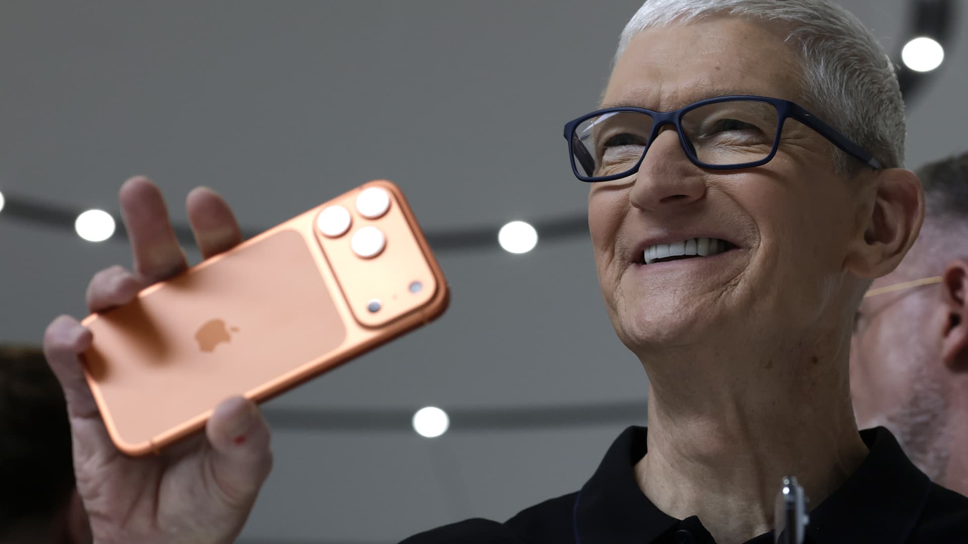 Apple eyes iPhone growth in first earnings report since Tim Cook’s announced exit