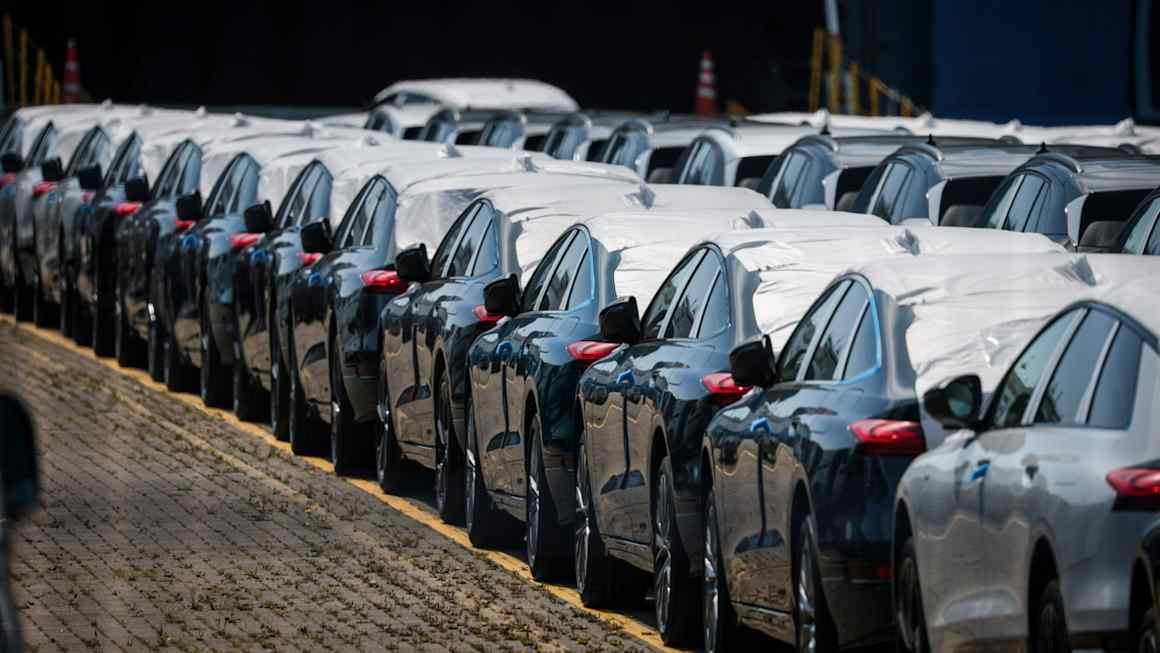 Trump says he will raise tariff on EU vehicles to 25%