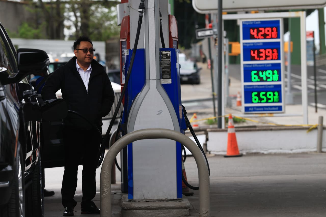 People who make less than $40,000 a year are hurt the most by the recent increase in gas prices, says the Fed