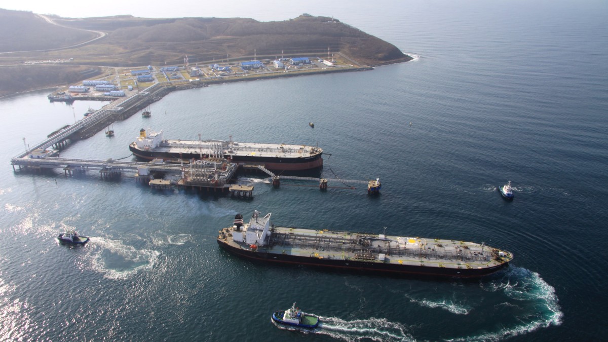 Russia’s Oil Windfall Gets Bigger as Hormuz Stays Shut