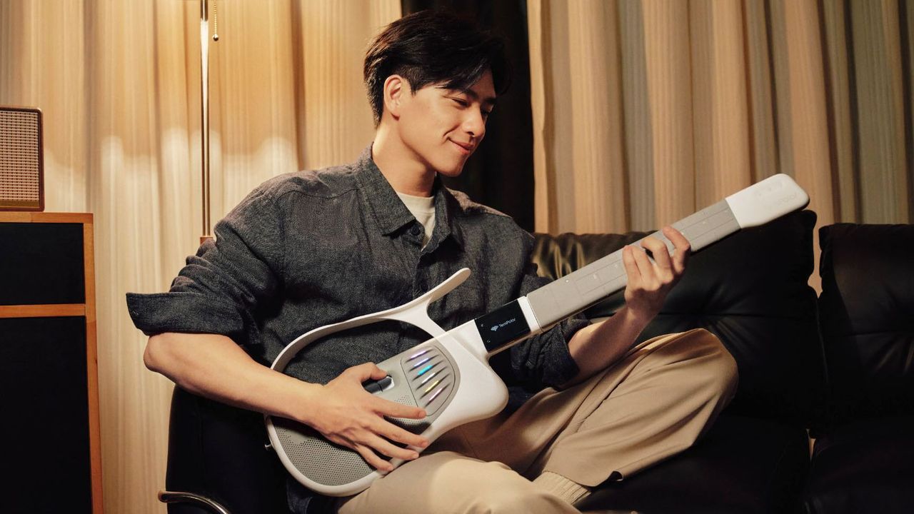 A lot of musicians will be infuriated by this ‘world’s first generative AI guitar’, but I think its automatic tabulation and learning features sound genuinely smart — but only if the AI’s ethical