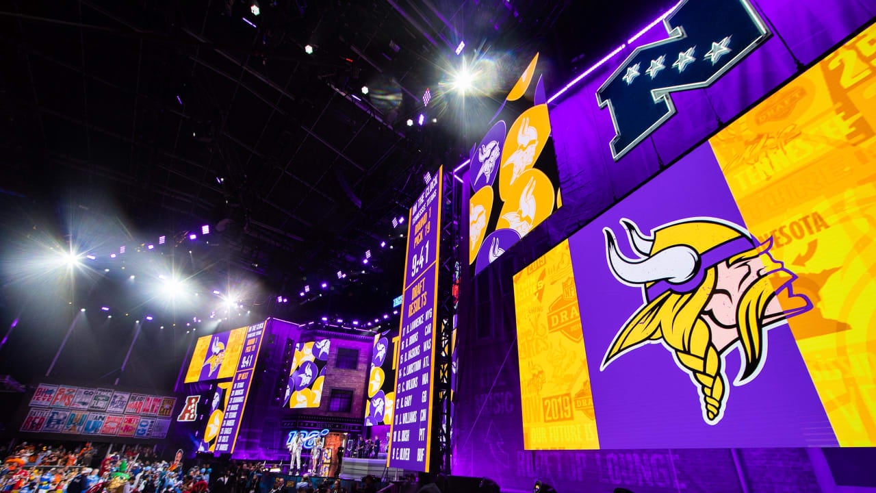 Jeff Diamond Reacts to Vikings Schedule, Rodgers, Draft in Minny
