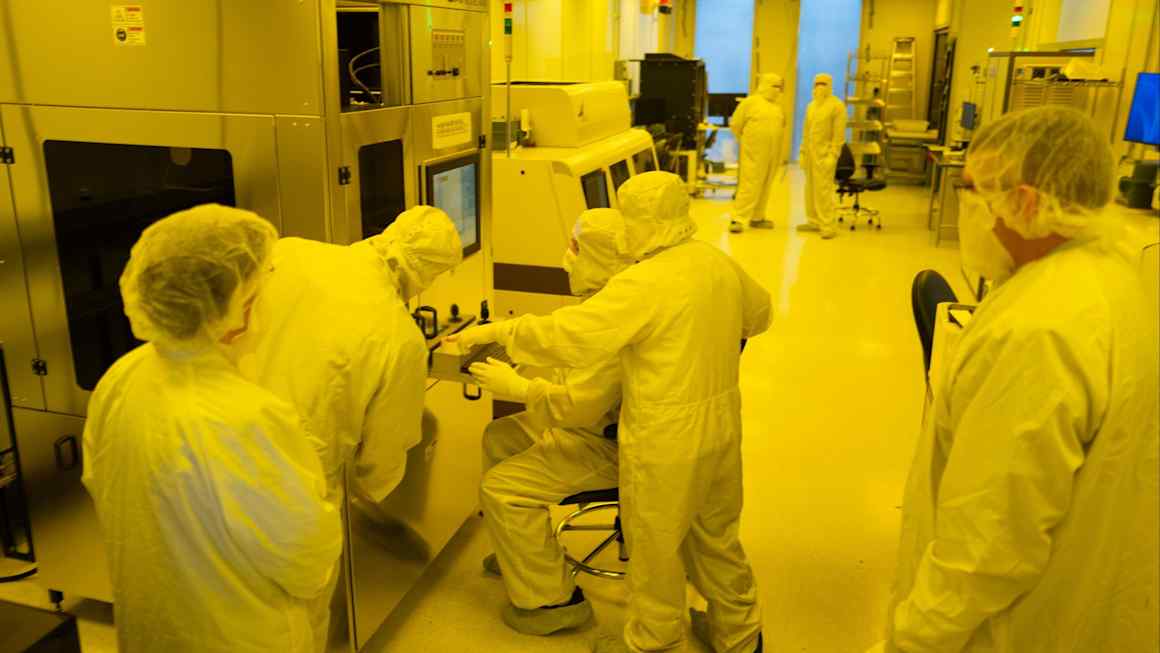 Broadcom headed for $300bn market value wipeout as revenue forecast disappoints