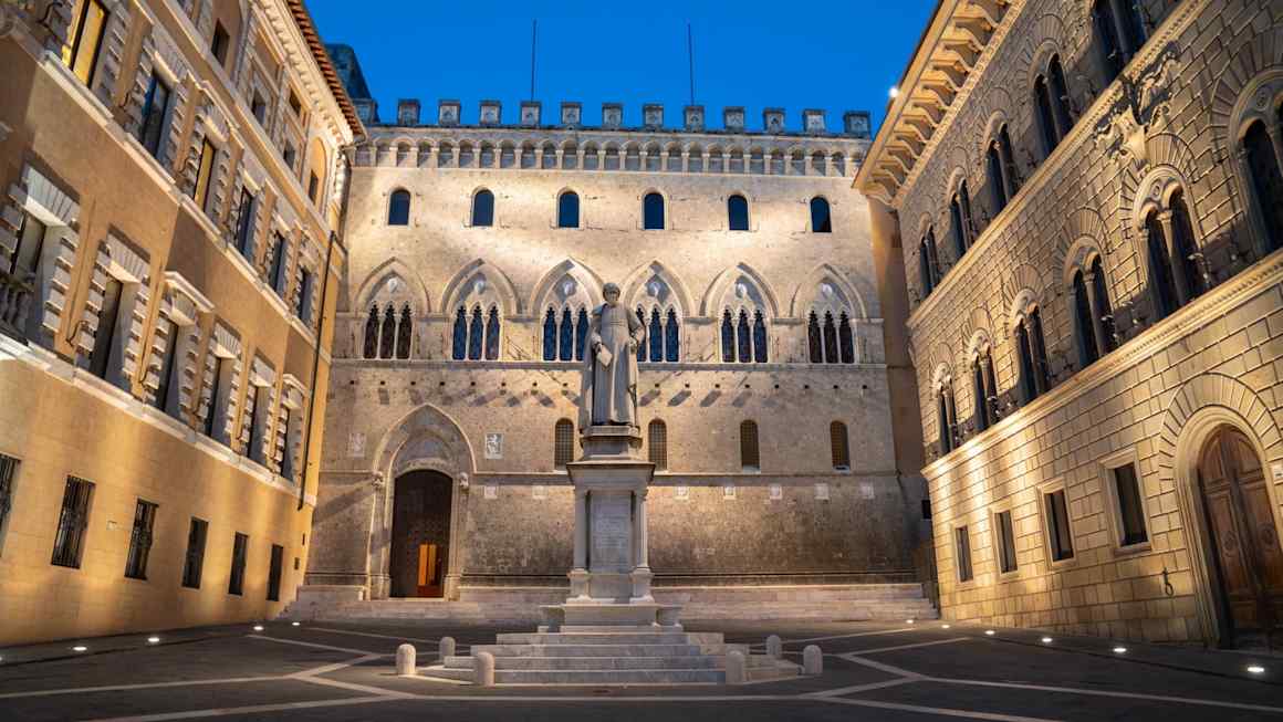 Intesa gatecrashes rival’s bid for Monte dei Paschi with €30.6bn offer