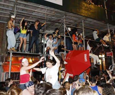 1 shot, 4 stabbed as New Yorkers celebrate Knicks championship