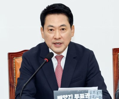 South Korea opposition leader turns to protests