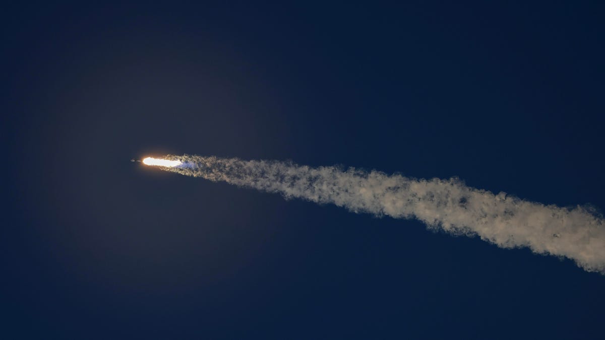 SpaceX wants to launch 100k more Starlink satellites – for 100x the bandwidth
