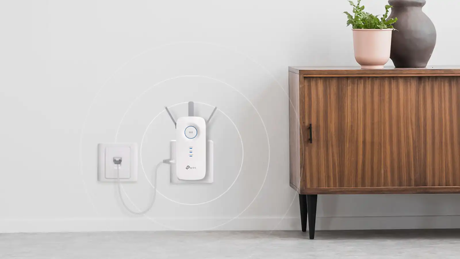 TP-Link’s $35 Wi-Fi extender fixes weak signal without a new router