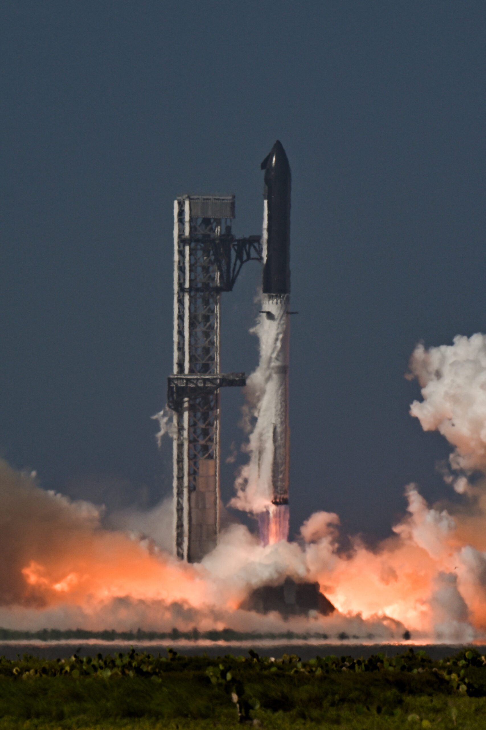SpaceX launches mammoth Starship on another test flight — this time with most advanced Starlinks