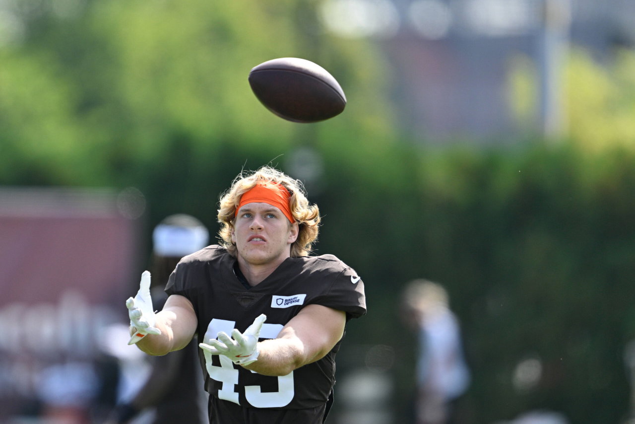 “I Could Have a Broken Leg and I’d Still Play”: Carson Schwesinger Makes Shocking Claim After 3 Week Absence With Mysterious Injury