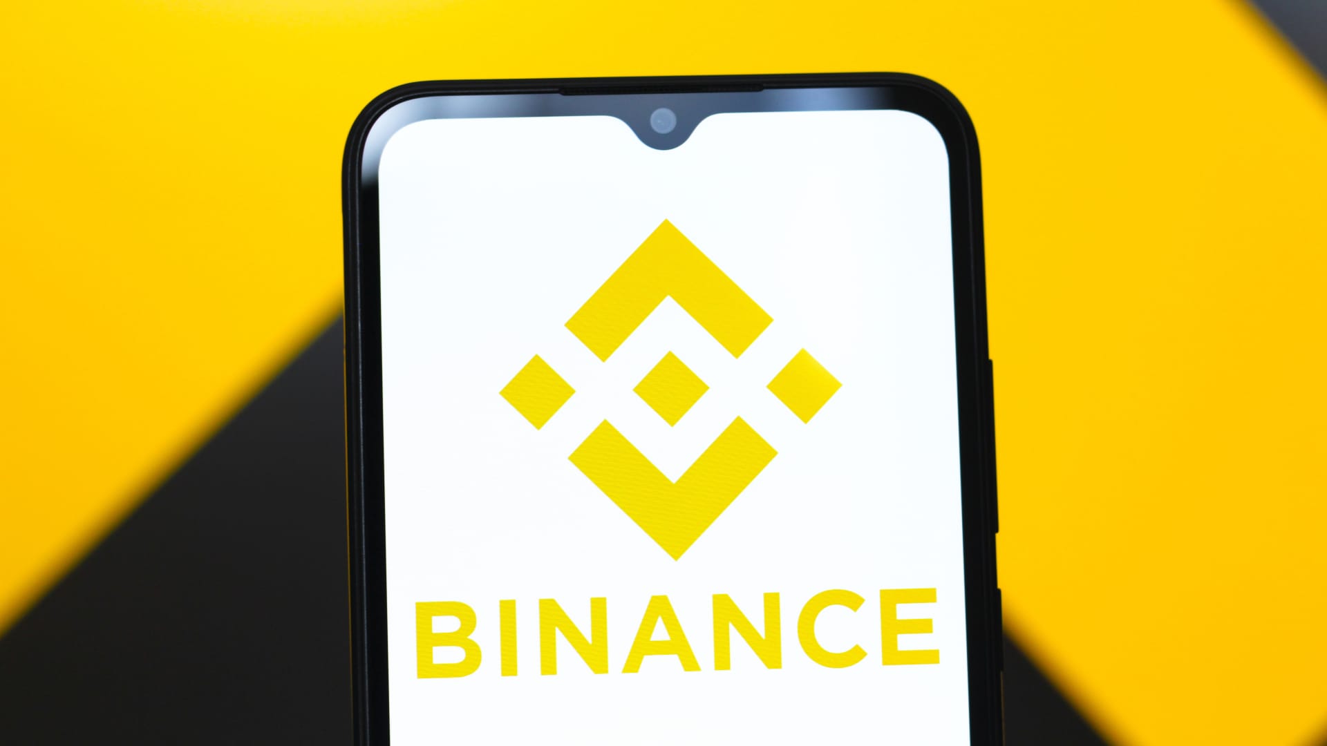 Crypto exchange Binance takes on tradfi by courting rich investors to join its expanded wealth-management platform