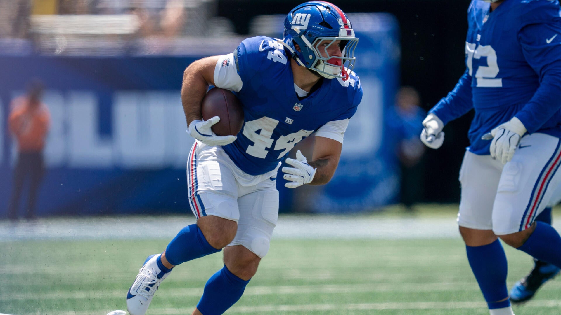 Giants Cam Skattebo makes epic arrival to MetLife ahead of SNF, addresses the viral video