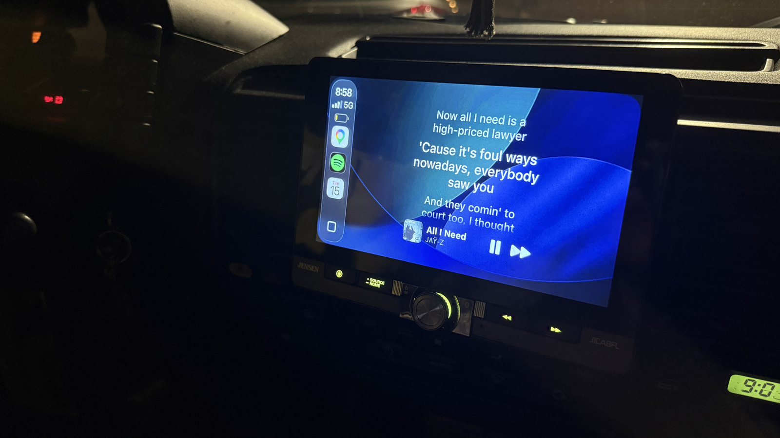 This little-known app lets you display song lyrics on Apple CarPlay
