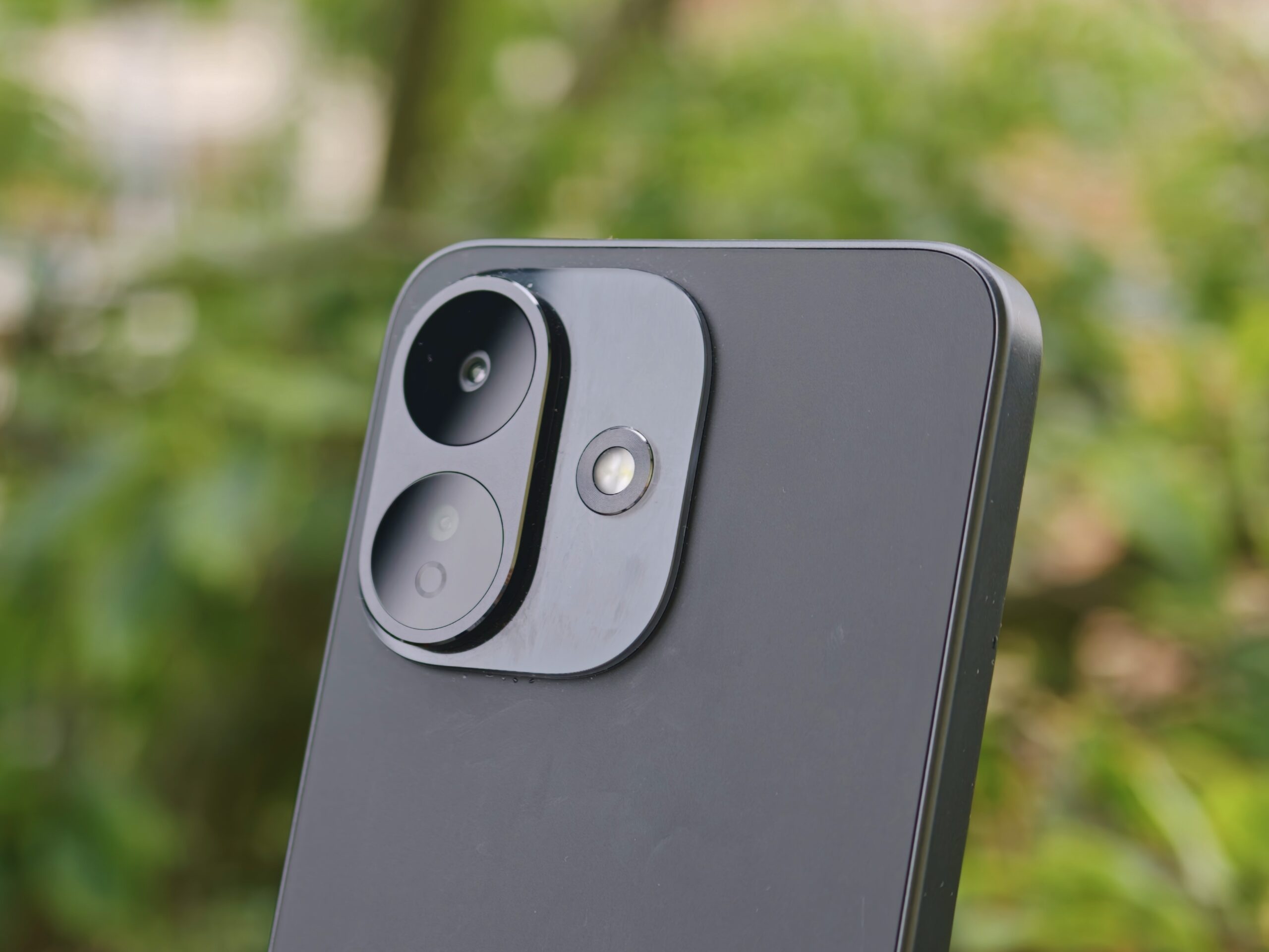 Only one smartphone is the mid-range star: Samsung Galaxy A57 vs. Redmi Note 17 Pro